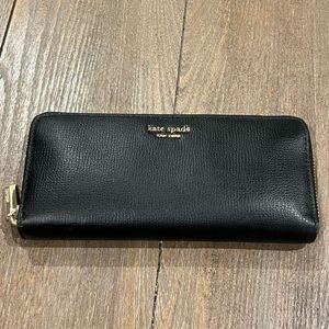 Kate Spade zippy wallet